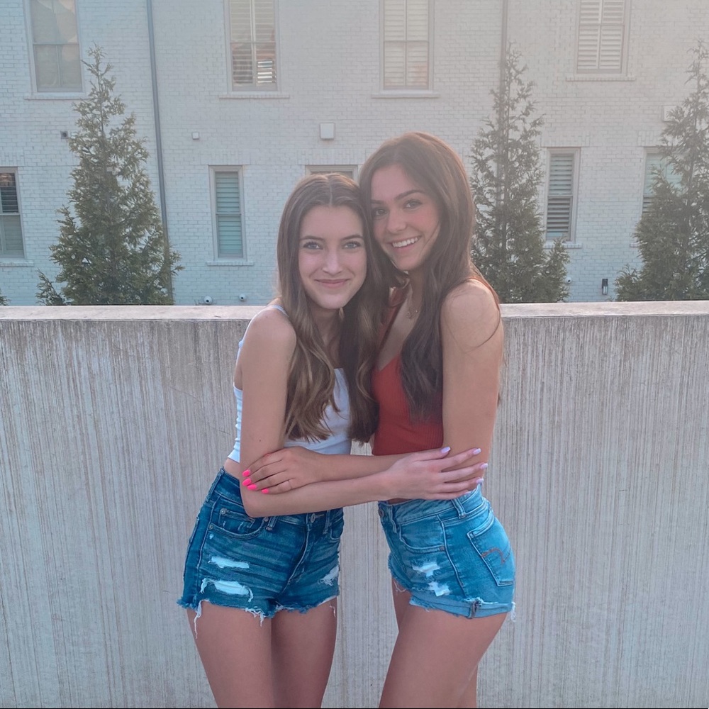 Meet your Posher, Chloe